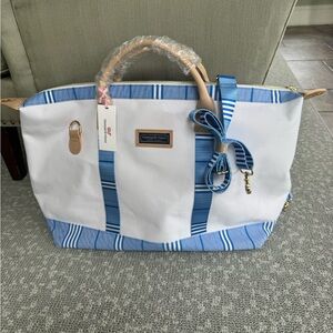 Vineyard Vines White and Blue Travel Bag